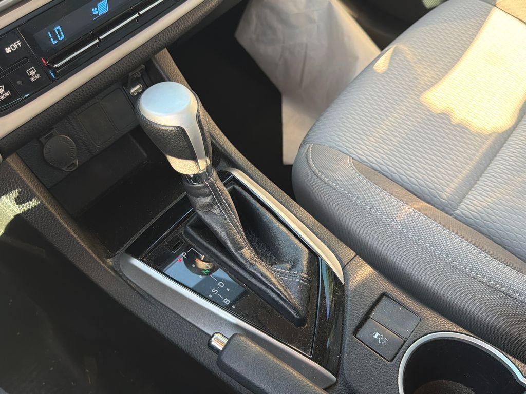 Used 2018 Toyota Corolla LE FWD image 20