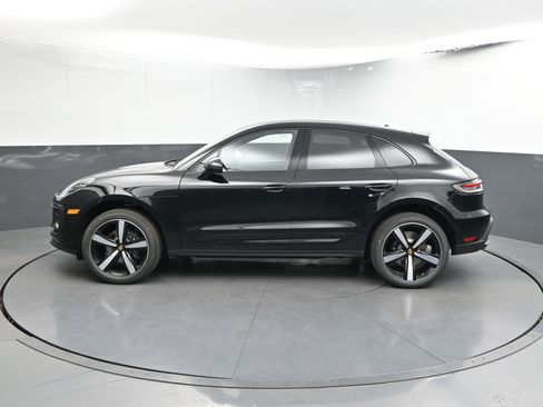 Certified 2025 Porsche Macan image 2