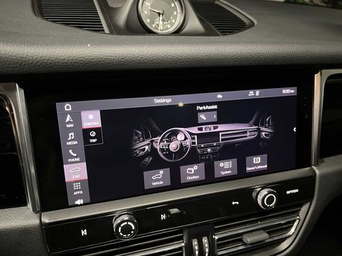 Used 2024 Porsche Macan image 70