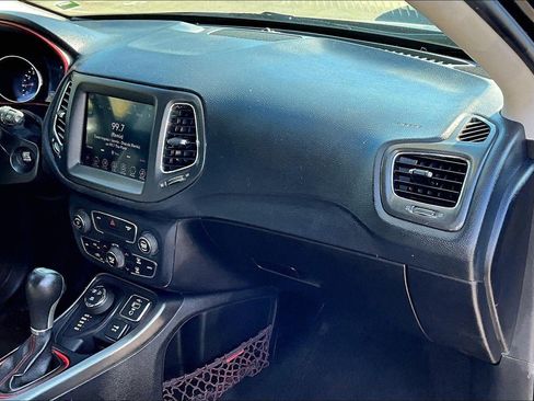 Used 2019 Jeep Compass Trailhawk AWD/4WD image 16
