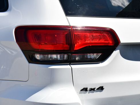 Used 2020 Jeep Grand Cherokee Altitude image 37