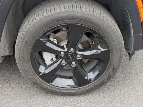 Used 2024 Jeep Grand Cherokee Limited w/ Black Appearance Package image 29