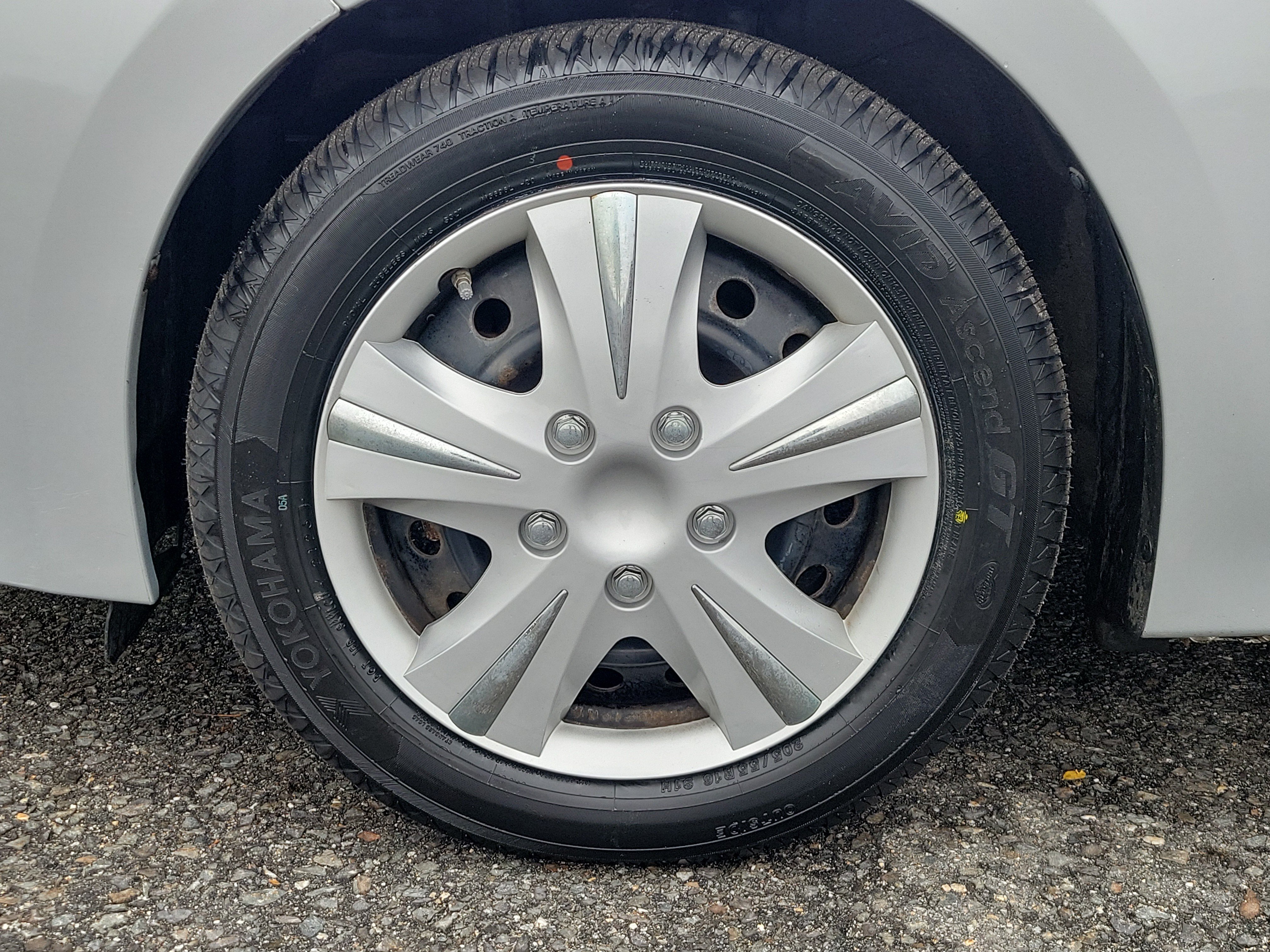 Used 2015 Toyota Corolla LE FWD image 12