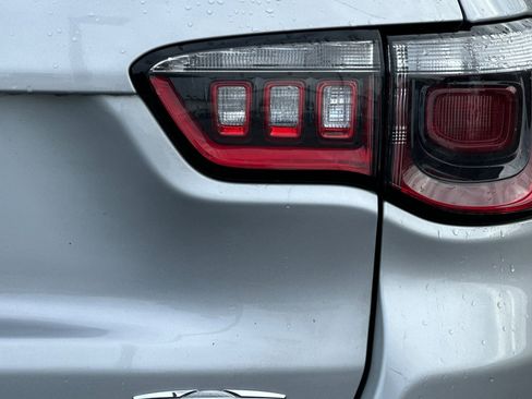 Used 2024 Jeep Compass Latitude image 46