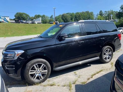 Used 2023 Ford Expedition Limited AWD/4WD image 3