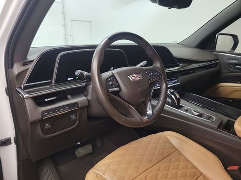 Used 2022 Cadillac Escalade ESV Premium Luxury image 4