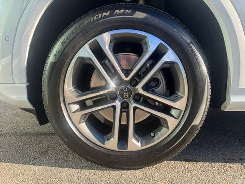 Certified 2025 Audi Q5 Premium image 8
