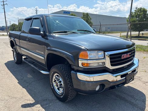 Used 2005 GMC Sierra 2500 SLE w/ Snow Plow Prep Package AWD/4WD image 1