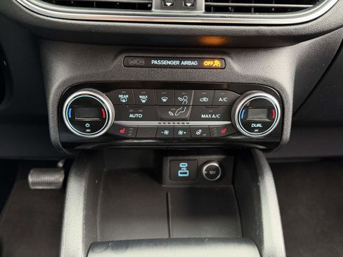 Used 2021 Ford Escape Titanium image 22