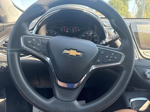 Used 2020 Chevrolet Malibu LT image 36