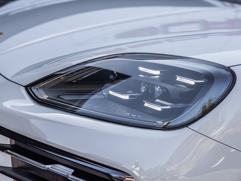 Certified 2024 Porsche Cayenne AWD/4WD image 24