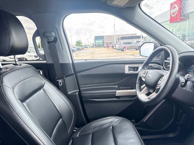 Used 2023 Ford Explorer XLT w/ Equipment Group 202A AWD/4WD image 14