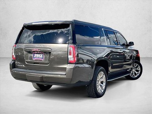Used 2019 GMC Yukon XL SLT image 2
