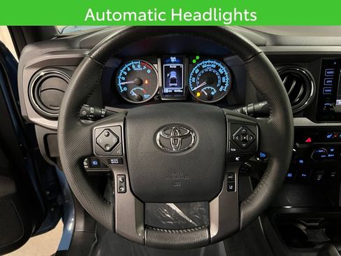 Used 2019 Toyota Tacoma TRD Sport AWD/4WD image 18