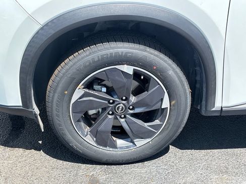 Used 2024 Nissan Rogue SV FWD image 25