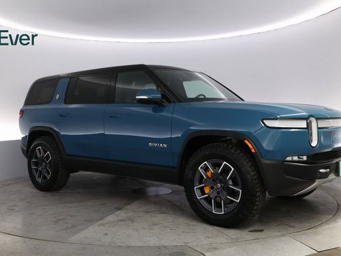 Used 2023 Rivian R1S Adventure image 5