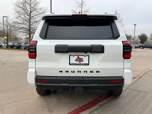 New 2026 Toyota 4Runner SR5 image 7