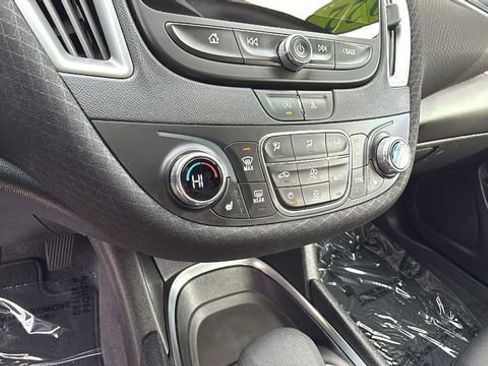 Used 2022 Chevrolet Malibu LT image 14