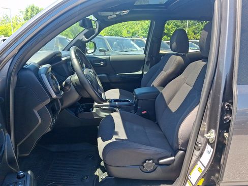 Used 2016 Toyota Tacoma TRD Sport w/ Premium & Technology Package AWD/4WD image 13
