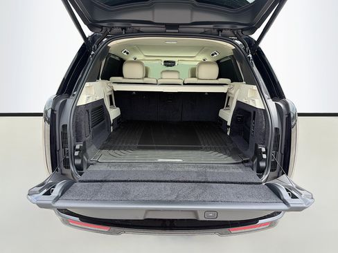 New 2026 Land Rover Range Rover Long Wheelbase SE AWD/4WD image 12