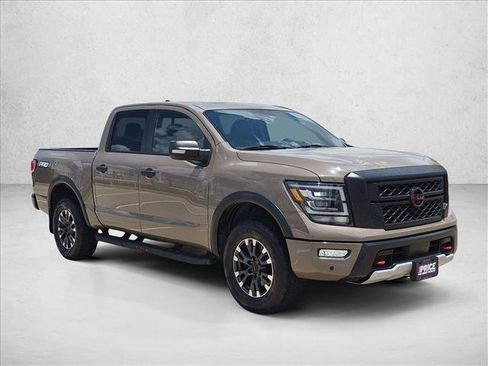 Used 2023 Nissan Titan PRO-4X w/ Pro-4x Convenience Package AWD/4WD image 3