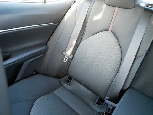 Used 2020 Toyota Camry LE image 12