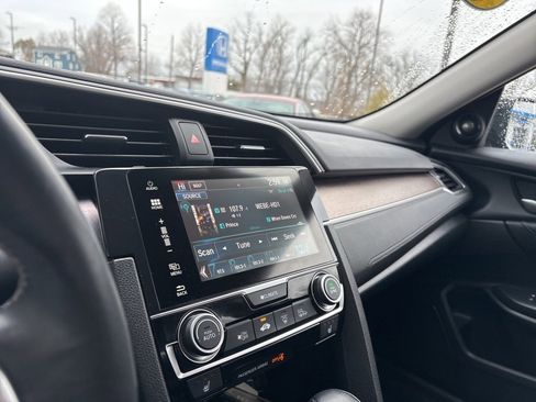 Used 2017 Honda Civic Touring image 18