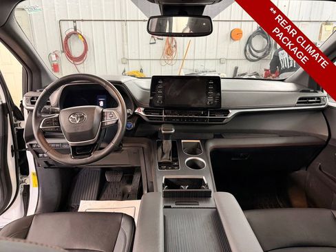 Used 2023 Toyota Sienna XSE image 14