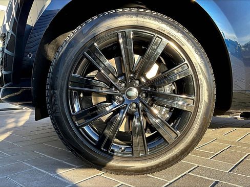 Certified 2025 Land Rover Range Rover SE AWD/4WD image 8
