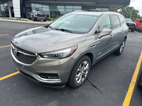 Used 2018 Buick Enclave Avenir w/ Avenir Technology Package FWD image 2