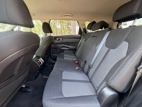 Used 2022 Kia Sorento LX FWD image 13