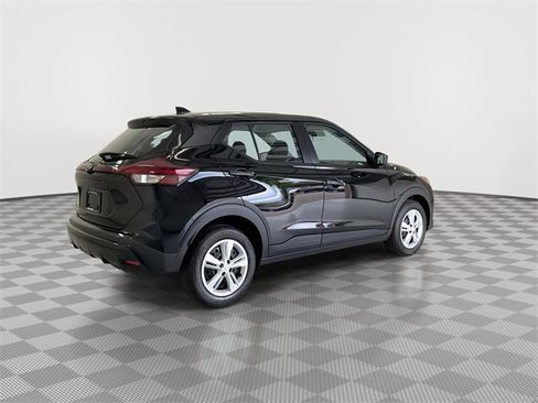 Certified 2025 Nissan Kicks Play S image 12