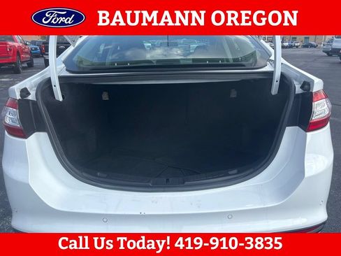 Used 2016 Ford Fusion SE FWD image 12