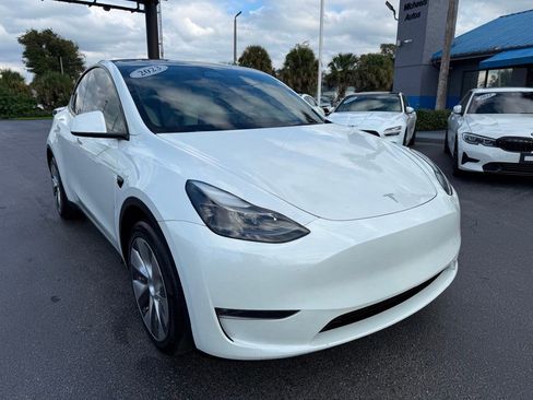Used 2023 Tesla Model Y Long Range image 3