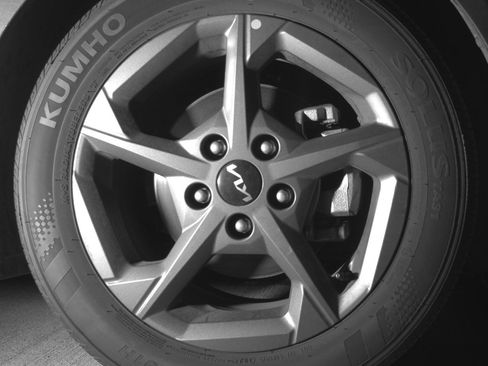 Used 2025 Kia K4 LXS image 13