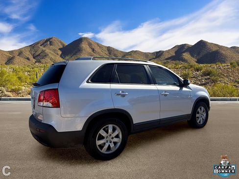 Used 2013 Kia Sorento LX w/ Convenience Pkg FWD image 4