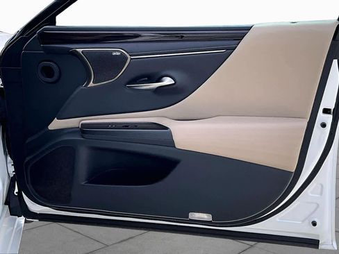 Used 2019 Lexus ES 350 Ultra Luxury w/ Accessory Package 2 FWD image 21