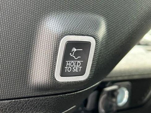 New 2024 Jeep Grand Cherokee Altitude image 30