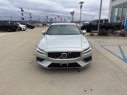 Used 2019 Volvo S60 T5 Inscription image 2