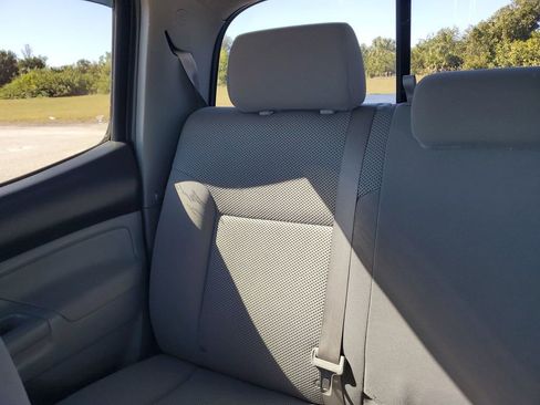 Used 2011 Toyota Tacoma PreRunner image 12