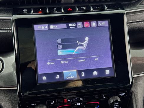 Used 2023 Jeep Grand Cherokee Altitude image 18