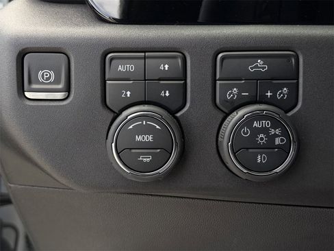 Certified 2024 Chevrolet Silverado 1500 LT Trail Boss w/ Convenience Package II image 23