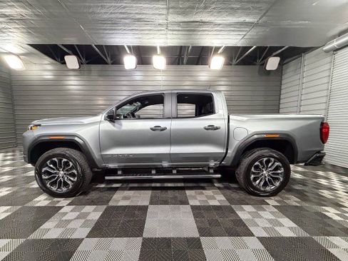 Used 2023 GMC Canyon Denali image 8