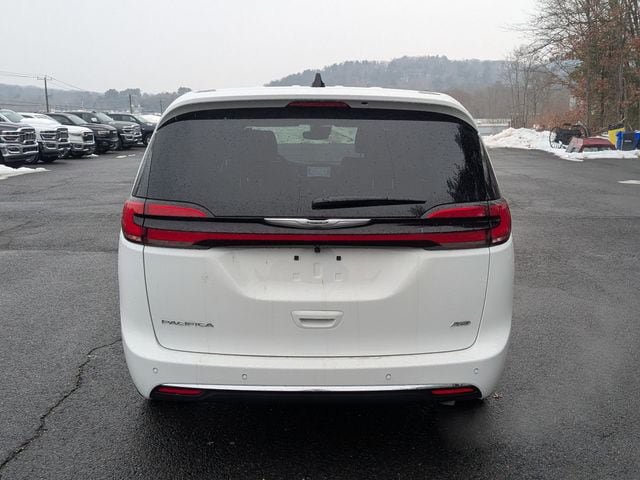 New 2026 Chrysler Pacifica Select AWD/4WD image 6