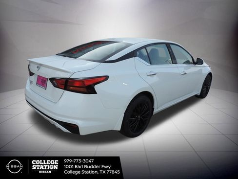 New 2025 Nissan Altima 2.5 SV w/ SV Special Edition Package image 4