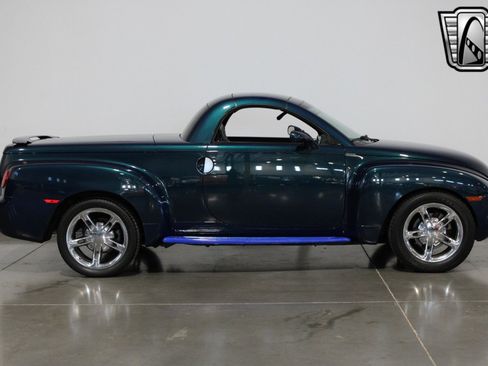 Used 2005 Chevrolet SSR w/ Preferred Equipment Group image 12
