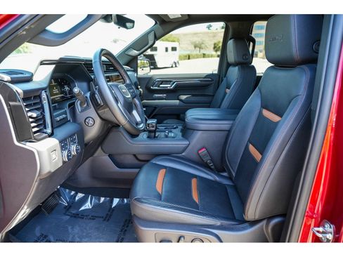Used 2024 GMC Sierra 1500 AT4 w/ Technology Package AWD/4WD image 17