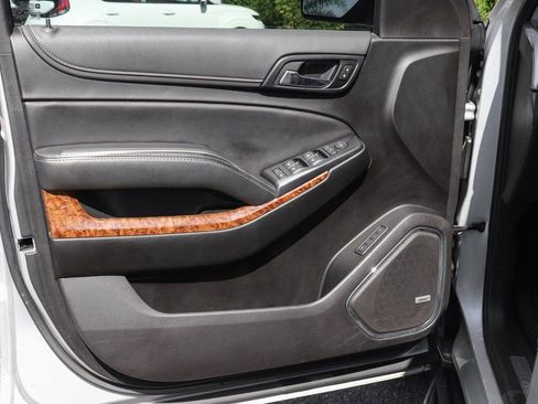 Used 2020 Chevrolet Suburban Premier image 17
