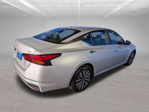 Used 2024 Nissan Altima 2.5 SV FWD image 5