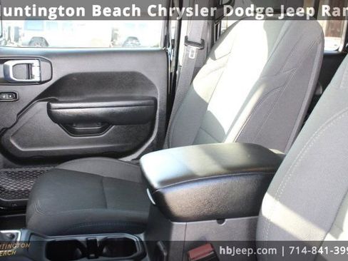 Used 2022 Jeep Gladiator Sport image 38